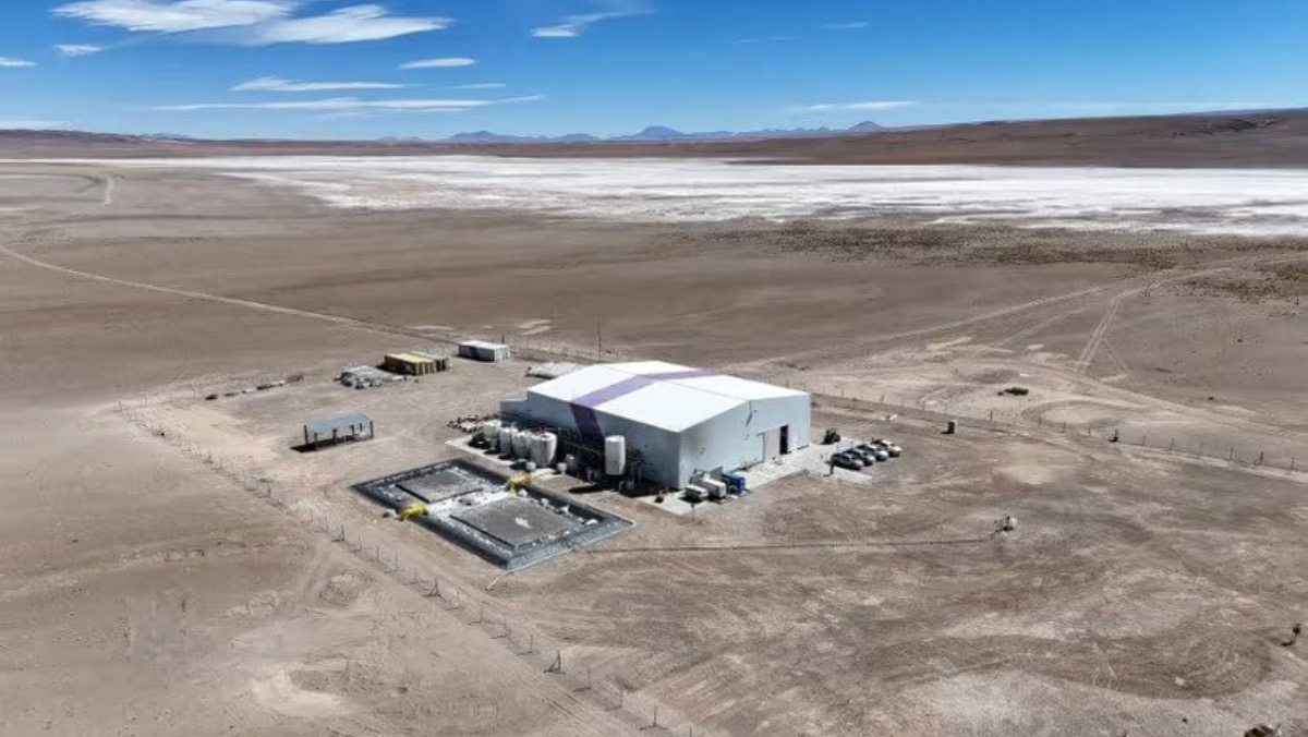 Aerial view of Lilac’s modular lithium extraction pilot plant in Jujuy’s salt flat region.